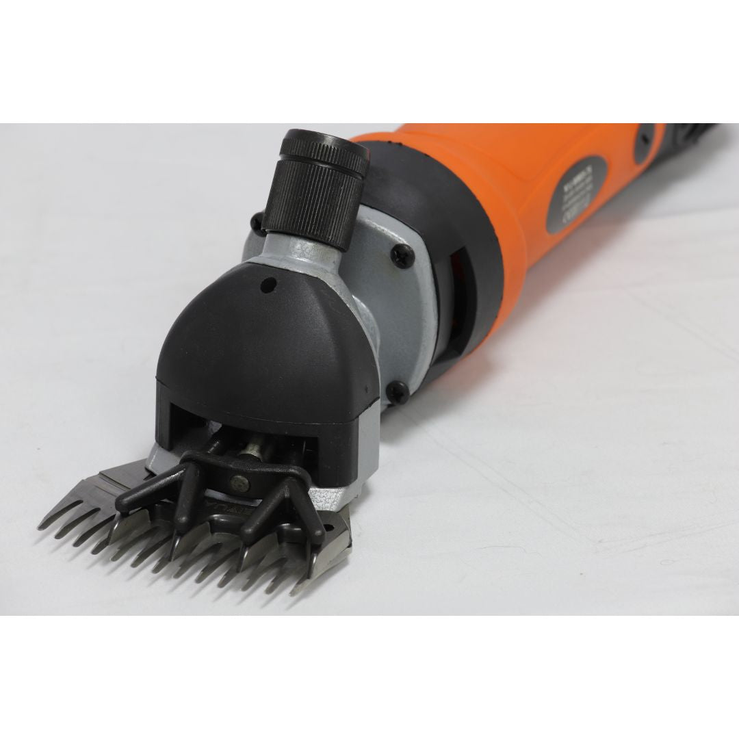 electric pet clippers, pet clippers for thick fur, best pet clippers, Aeolus Pro Clipper for Animals, professional pet clippers, grooming clippers with adjustable blade, pet friendly